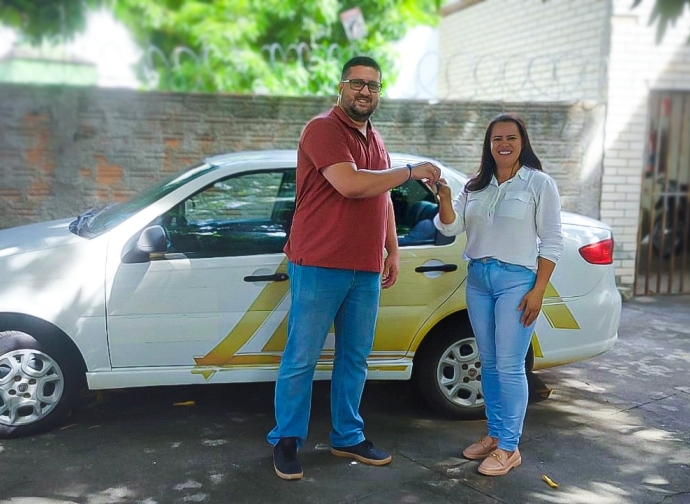 Prefeitura de Mata Verde ganha carro para setor de Educação