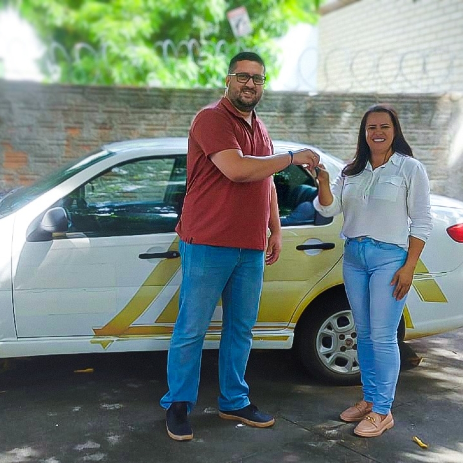 Prefeitura de Mata Verde ganha carro para setor de Educação